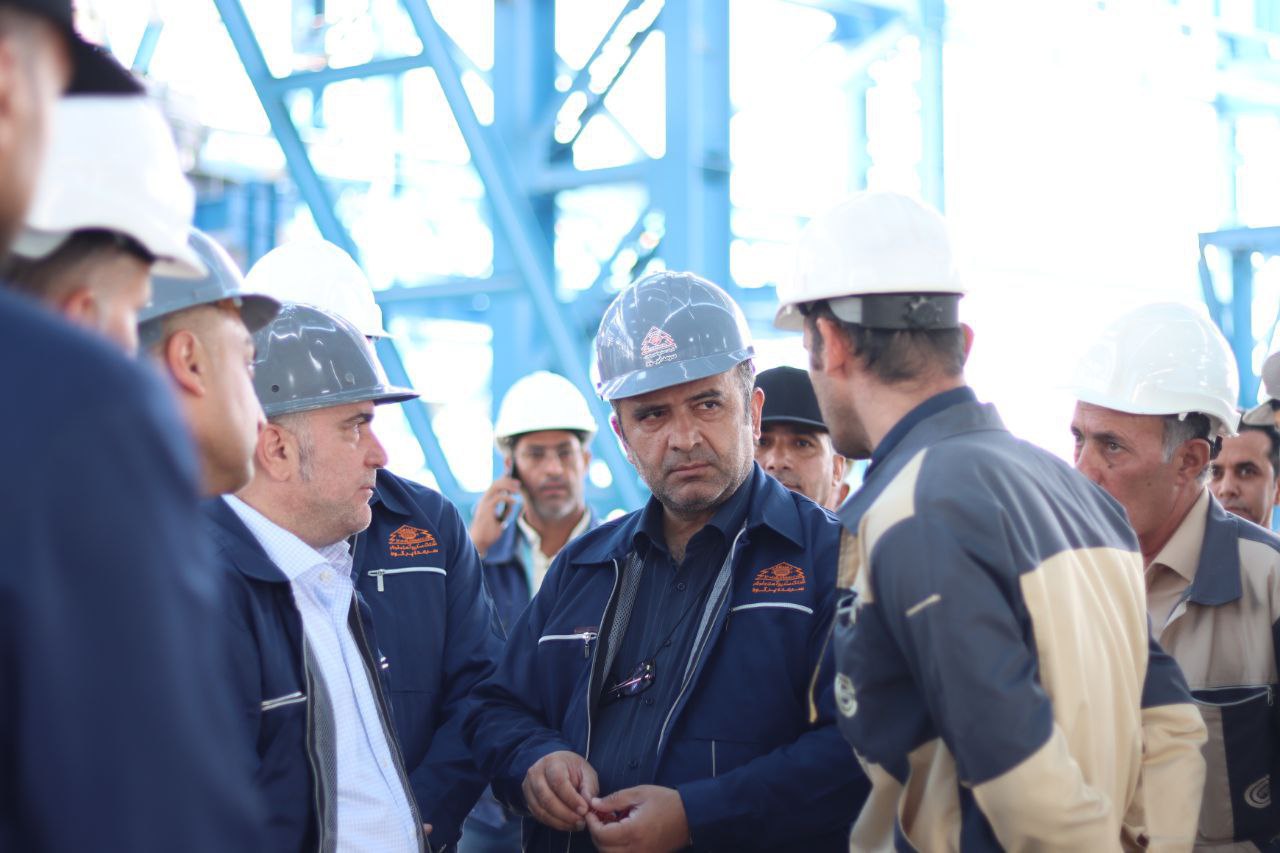 مدیرعامل شرکت فولاد سرمد ابرکوه روز صنعت و معدن را در مجتمع کارخانجات سرمد و درکنار پرسنل سپری کرد مدیرعامل شرکت فولاد سرمد ابرکوه روز صنعت و معدن را در مجتمع کارخانجات سرمد و درکنار پرسنل سپری کرد