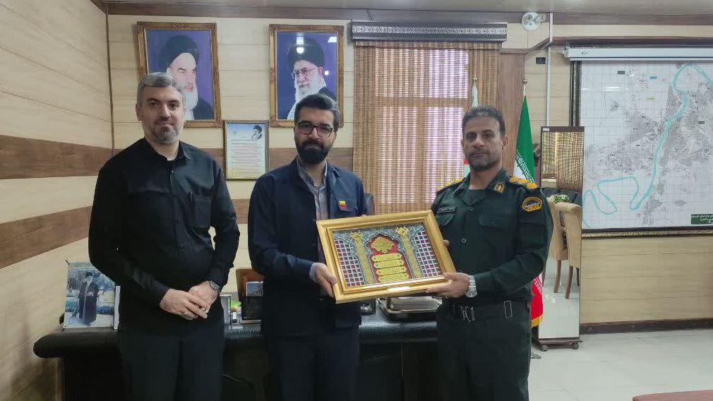 معاون منابع انسانی و امور اجتماعی شرکت فولاد خوزستان با فرماندهان انتظامی شهرستان اهواز دیدار نمود معاون منابع انسانی و امور اجتماعی شرکت فولاد خوزستان با فرماندهان انتظامی شهرستان اهواز دیدار نمود