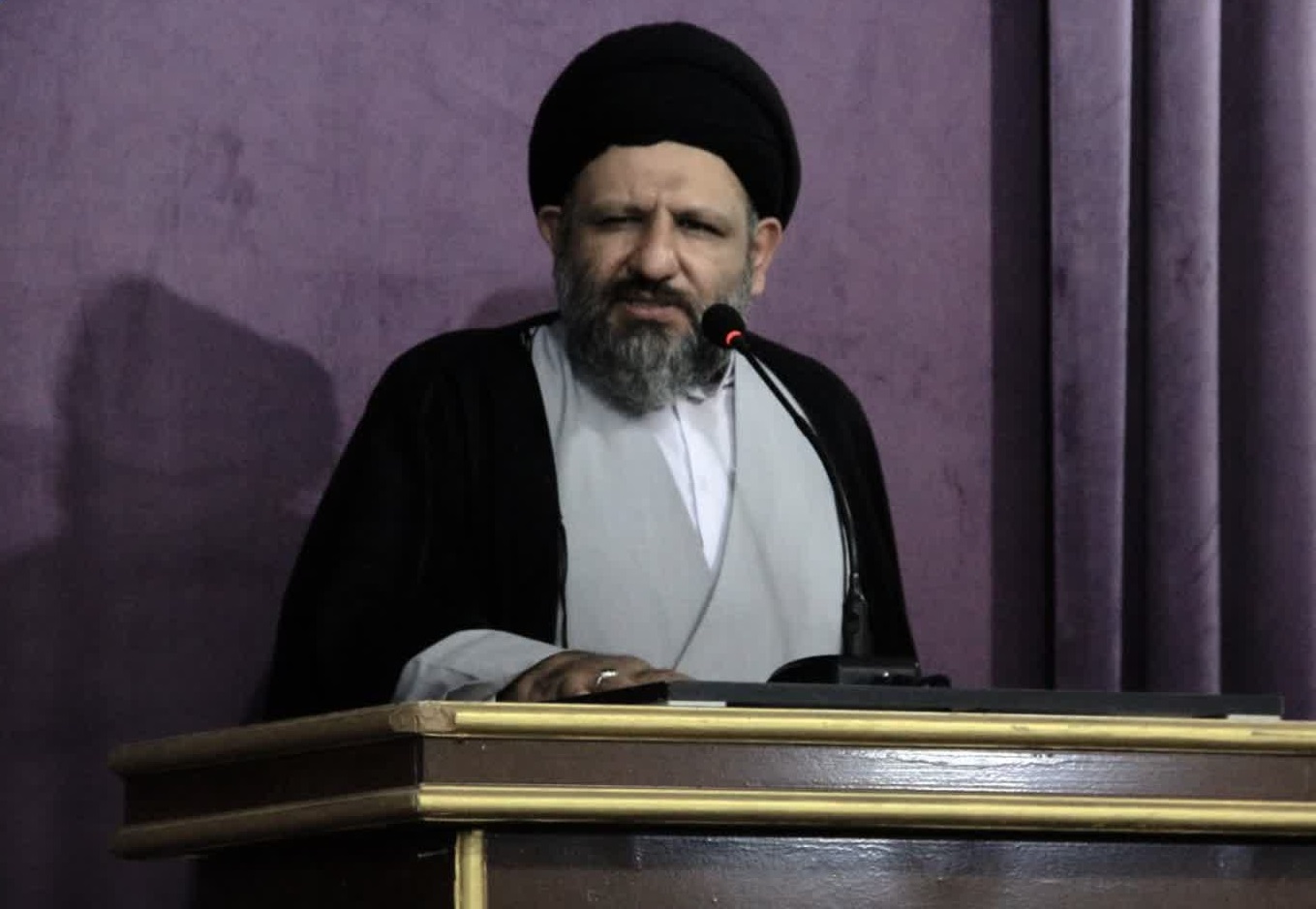 تاریخ، چراغ راه آینده است / ملت با شناخت گذشته در برابر توطئه‌ها ایستاد