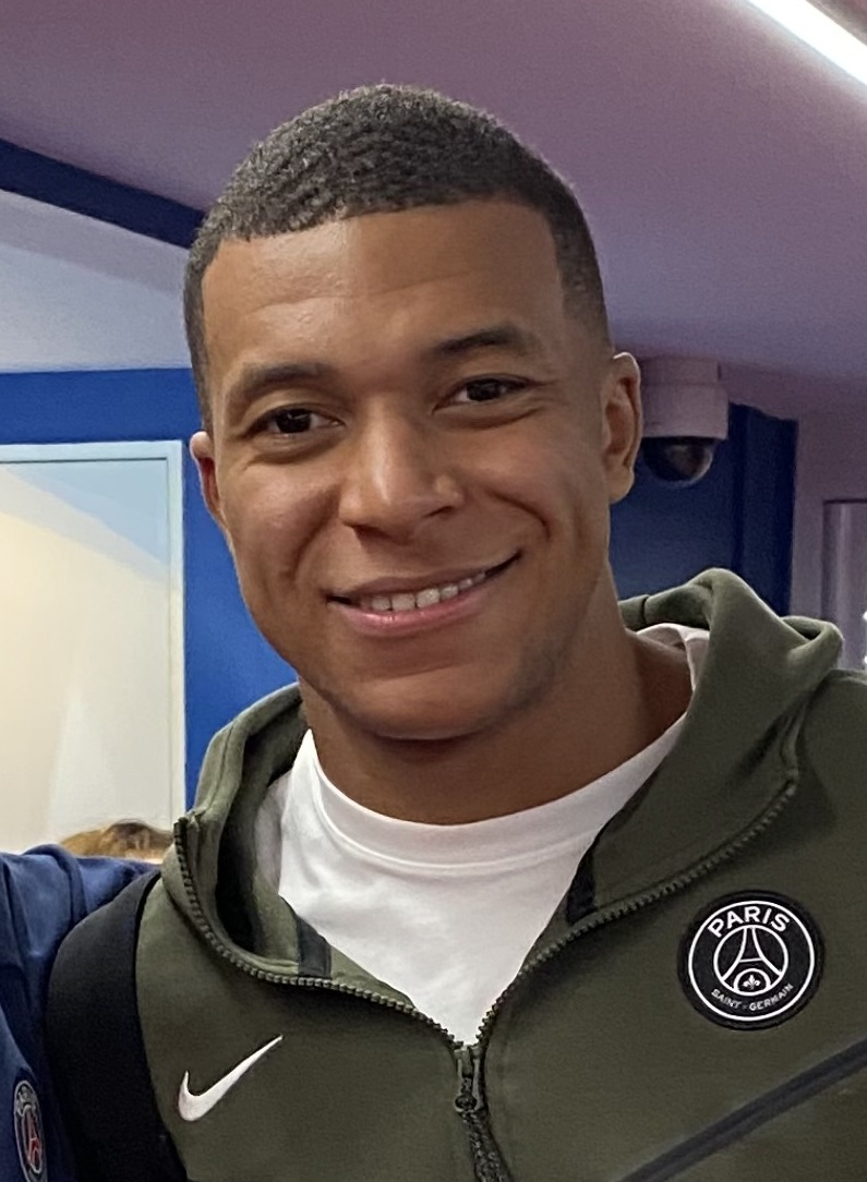 //uupload.ir/" target="_blank"><img src="https://s6.uupload.ir/files/picture_with_mbappé_(cropped)_m9b3.jpg" border="0" alt="آپلود عکس" /></a>
