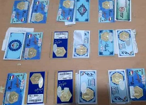 دستگیری زنانی که سکه‌های تقلبی توزیع می‌کردند