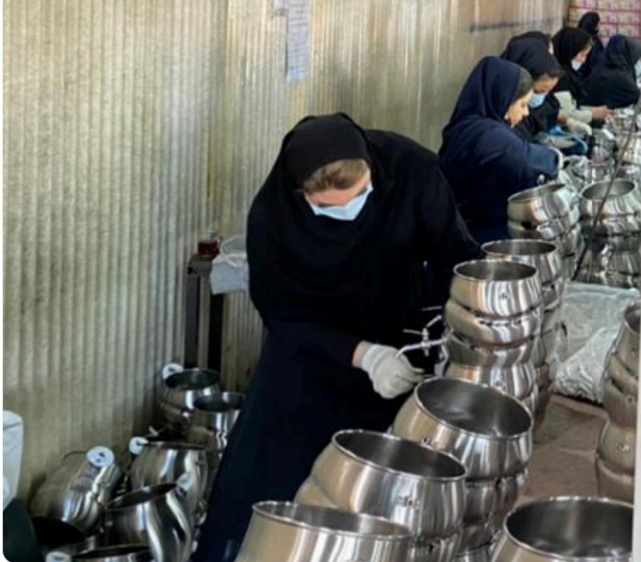 کتری قوری طلایی ۶لیتر کفچدن شیردار  ۴میلیون ۲۰۰  @Ramilateflon 09381272118    #کتری #کتری_قوری #کتری_قوری_طلایی #کتری_طلایی #قوری #قوری_طلایی #کتری_شیردار #کتری_شش_لیتر #کتری_کفچدن