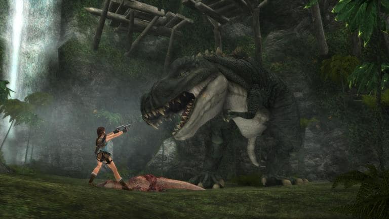 لارا کرافت در حال مبارزه با تی رکس در جنگل 5 باس فایت برتر در بازی‌های پلی استیشن وان