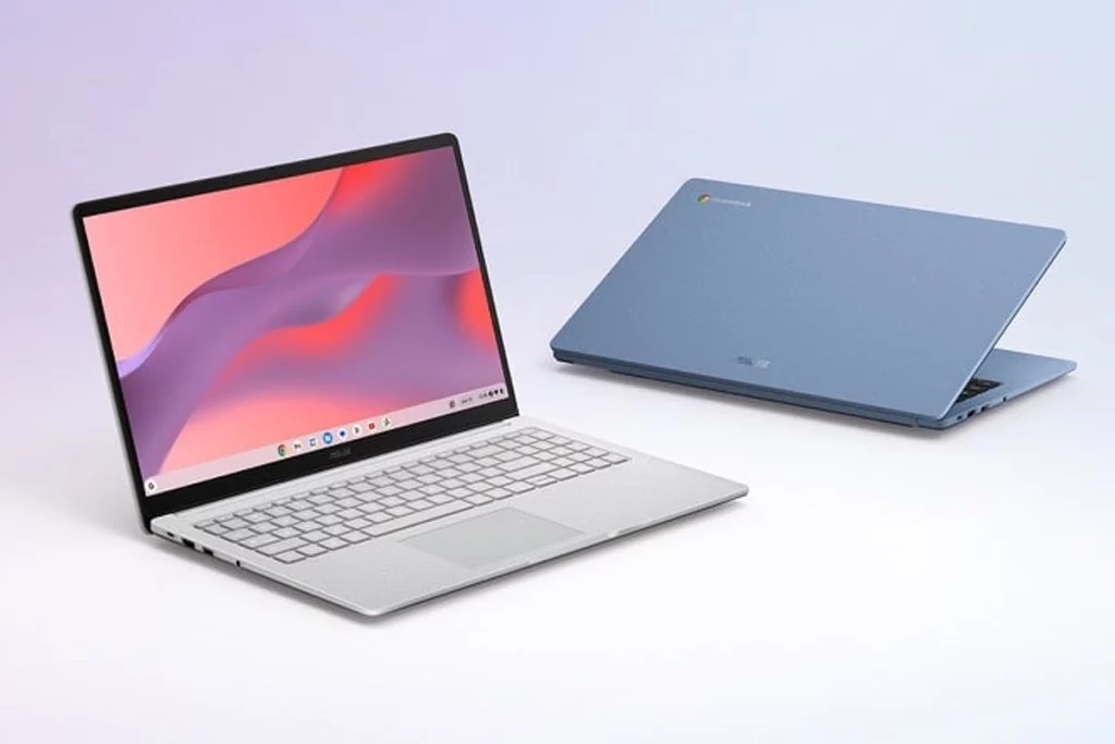 لپ‌تاپ نقره‌ای رنگ