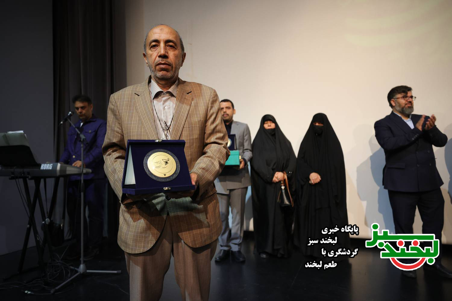 دوربینی که حماسه را فریاد زد؛ بزرگداشت مردی که جنگ را برای همیشه ثبت کرد