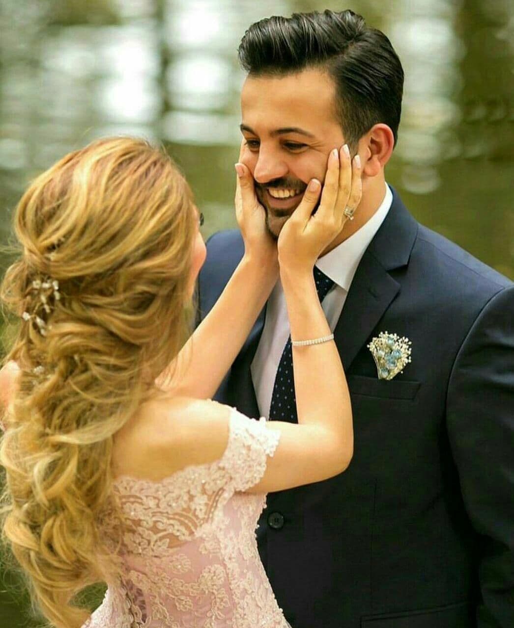 درآغوشــم بگیر که به امنیـت آن محتاجم به شـانه هایت و نوازشت بیاتاروی چشمم بنشـانمت که مـن بی نهـایت دوستتدارم و میخواهمت