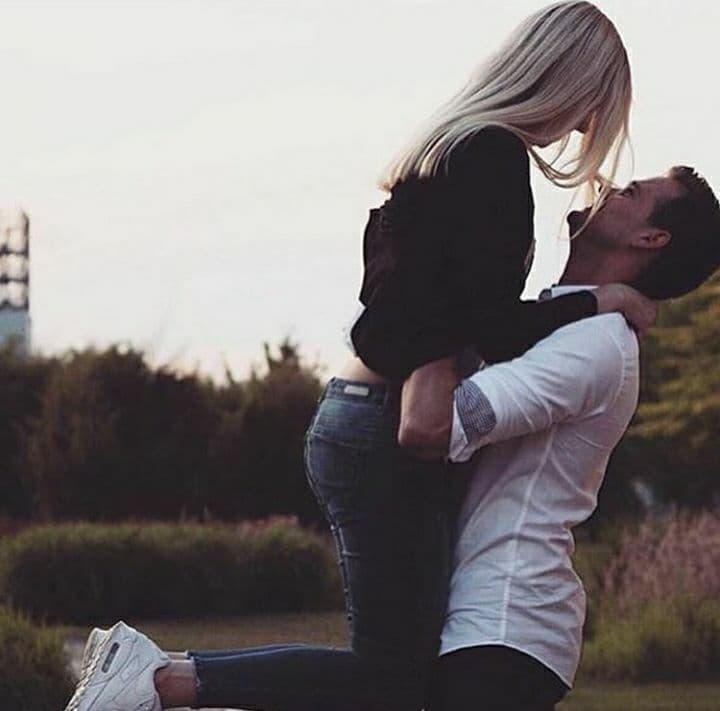 من باور دارم که دو انسان از قلبشان به هم متصلند، و مهم نیست که چه کار می کنید، که هستید و کجا زندگی می کنید اگر مقدر شده که دو نفر با هم باشند هیچ مرز و مانعی بین آنها وجود نخواهد داشت