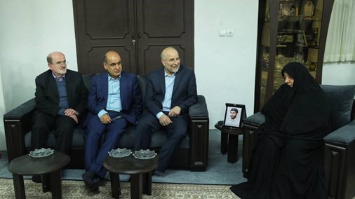 حضور دکتر قالیباف در منزل سردار شهید «حسین املاکی»