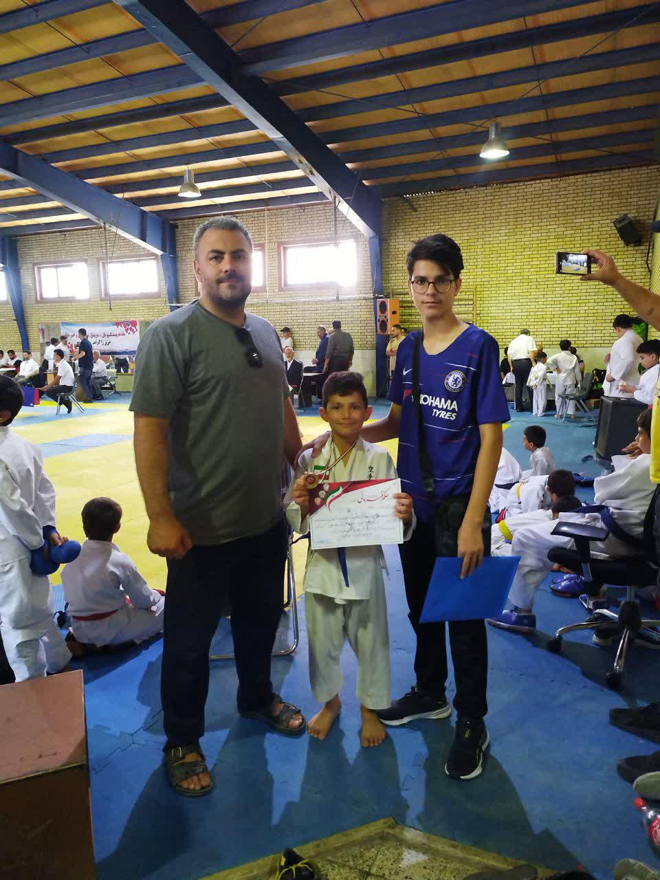 🥇 محمد طه اعتمادی مقام اول کومیته خردسالان   ❇️ خانه کاراته 17 شهریور 1402 مسابقات قهرمانی کارته استان به میزبانی سبک شیتوریو شیتوکای
